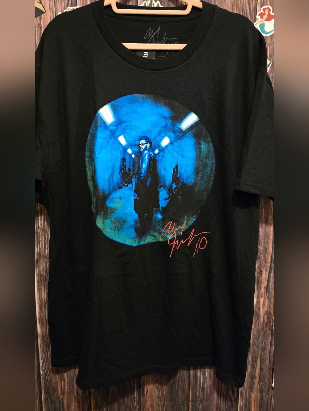 The weekend Black Graphic Crewneck T-Shirt with Blue Tunnel Print